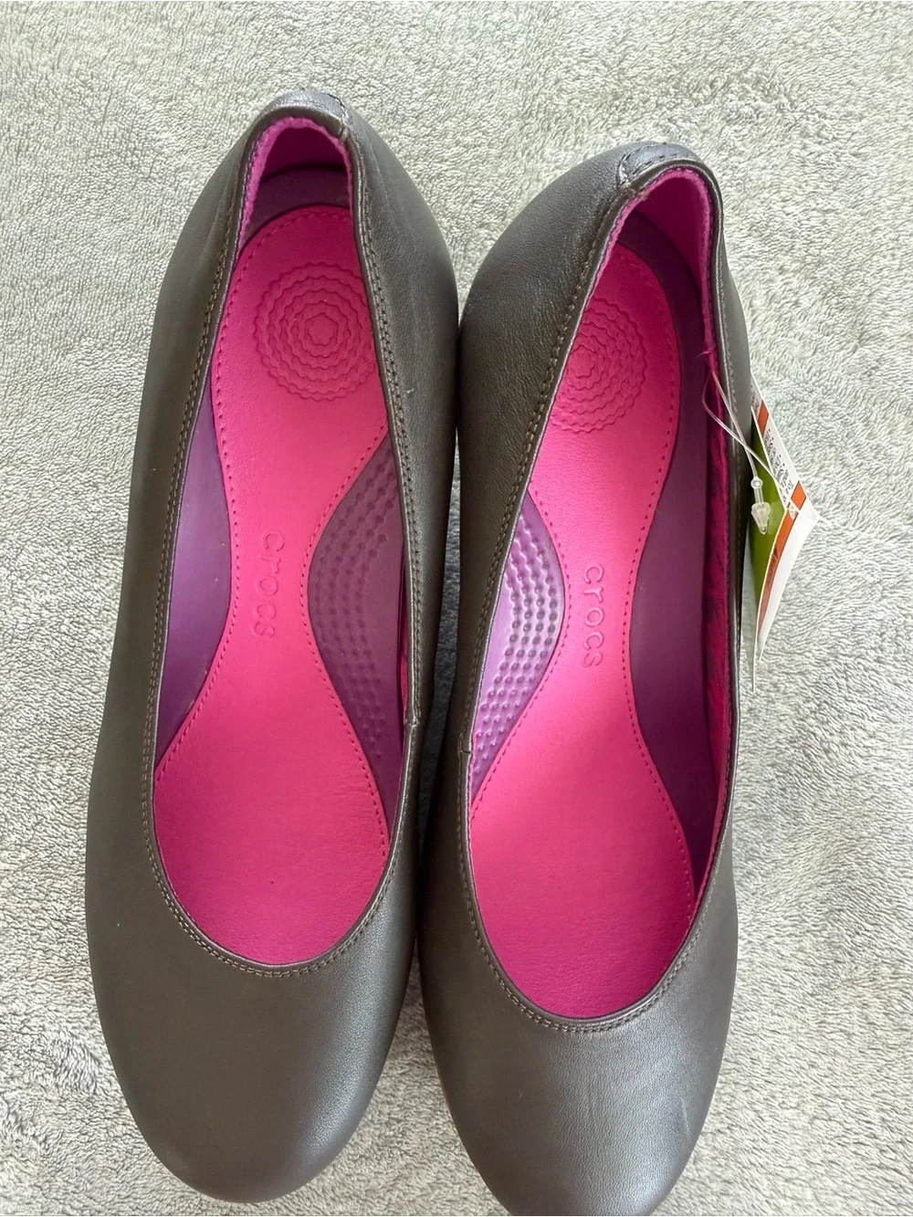 CROCS Gray Wedge Pumps with Fuchsia Interior